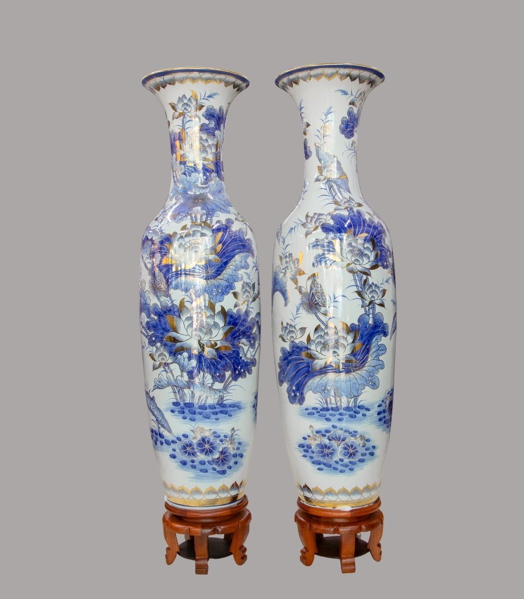 loc-binh-lien-hoa-men-lam-trong-phong-tho.jpg Lộc bình Liên Hoa men lam đặt phòng khách – phối đế gỗ hương