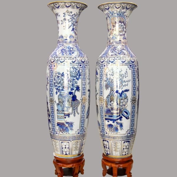 Lộc bình Tứ Cảnh Cổ Đồ men lam đặt phòng khách – phối đế gỗ hương