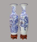 Cặp lộc bình Sơn Thủy men lam vẽ vàng cao 1m6 – góc chính diện