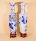 Lộc bình men lam vẽ vàng Phúc Đức – Lý Ngư Vọng Nguyệt