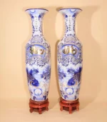 Lộc bình men lam vẽ vàng Phúc Đức – Lý Ngư Vọng Nguyệt